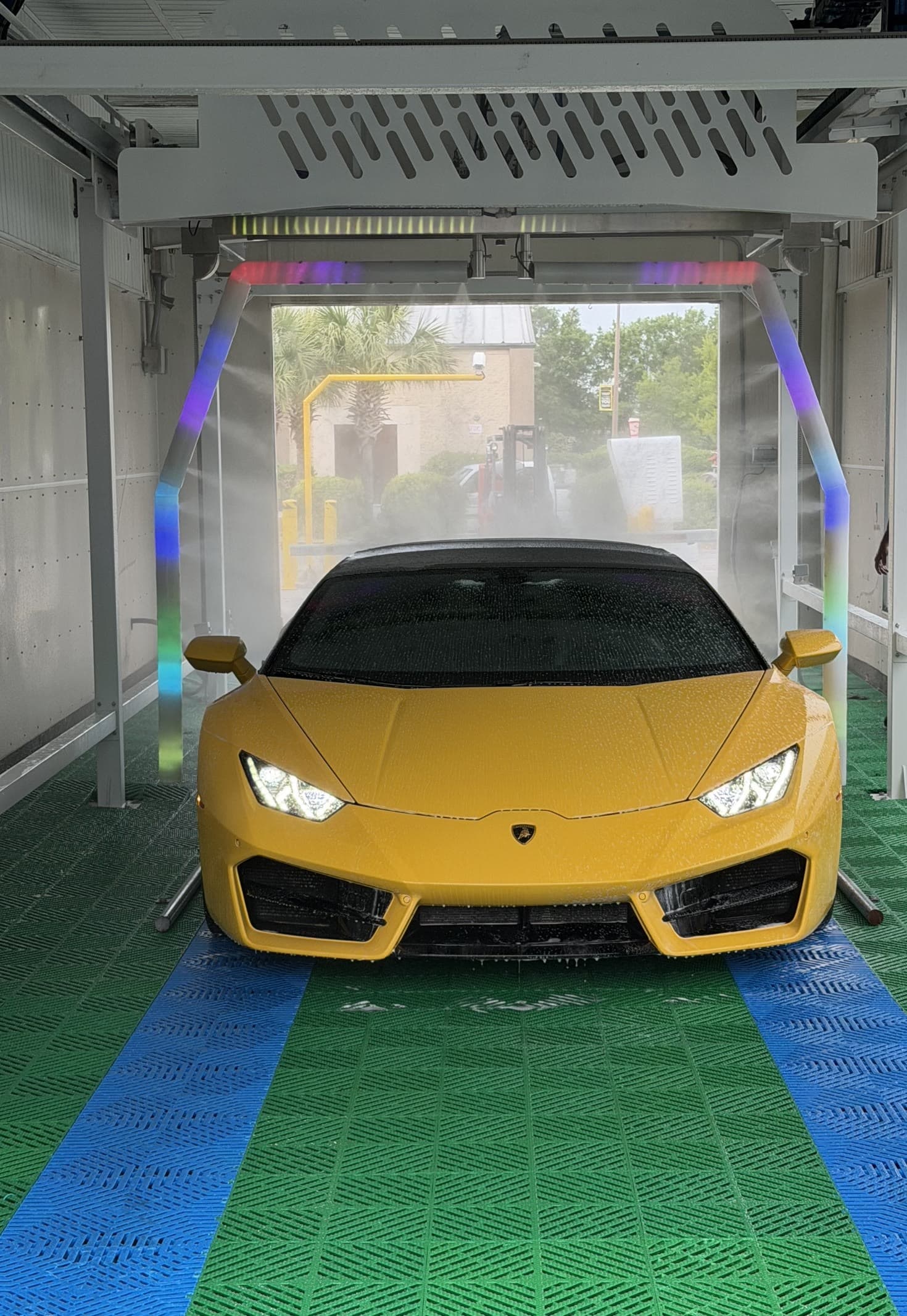 Lamborghini Huracán in a Carolina Shine LED touch-free bay